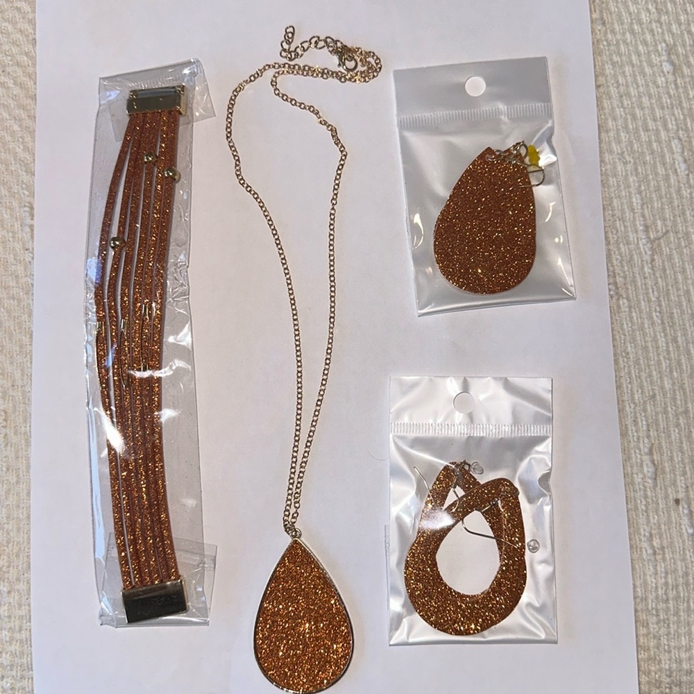 New Necklace, earrings and bracelet!